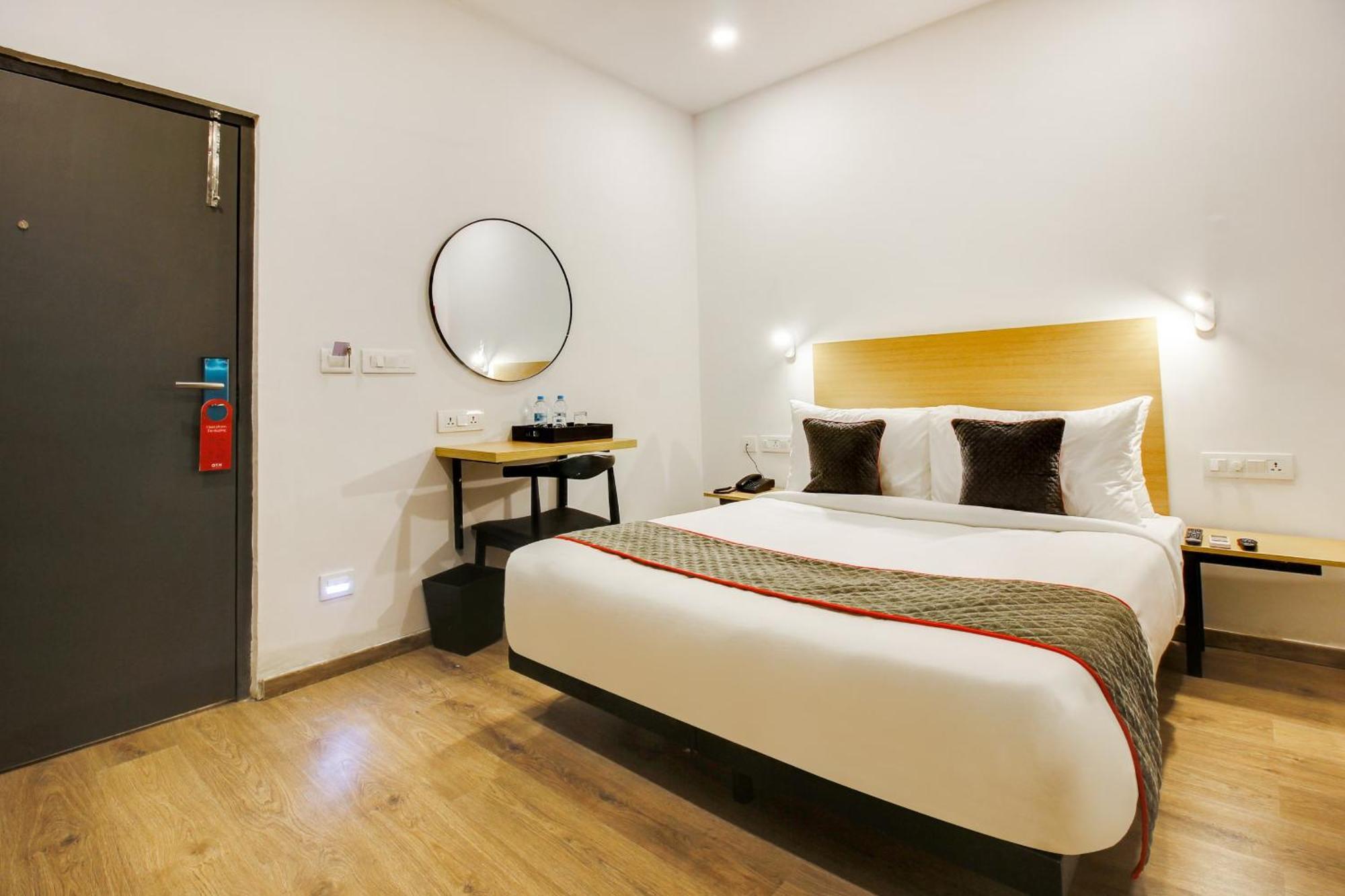 Relaxing Near Igi Delhi Airport 4*